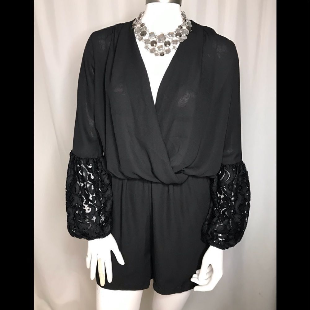 BostonΒ Proper black romperβlaceβdetailβsleeveβS